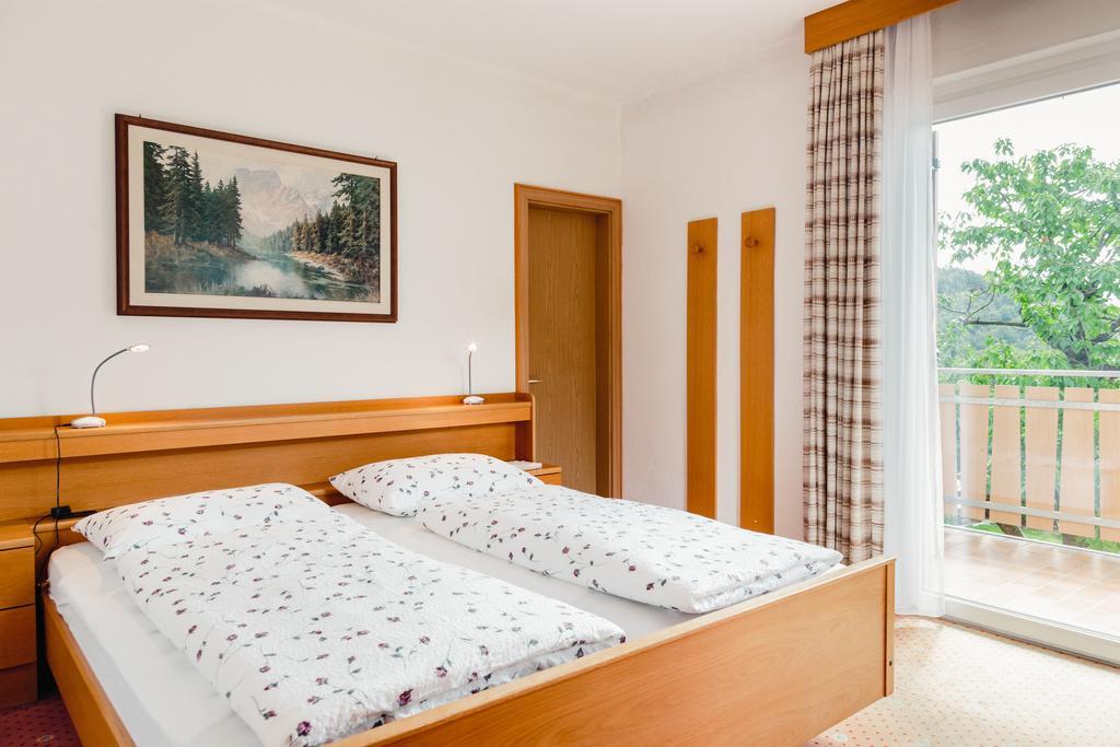 Vierbettzimmer mit Balkon